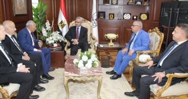 محافظ بنى سويف يلتقى وفداً من هيئة قضايا الدولة