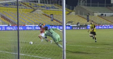 لقطة من مباراة الاهلي والمقاولون