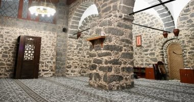 مسجد الدرع.. معلم تاريخى ضمن مواقع أُحد فى المدينة المنورة