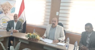 محافظ مطروح يعفى رئيس مدينة سيوة من منصبه ويكلف نائبه بتسيير الأعمال    