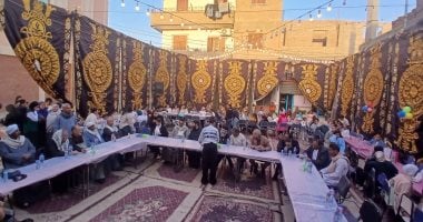 مصر الحلوة.. قمص وشيخ وشباب مسيحي ومسلم على إفطار جماعى بقنا   