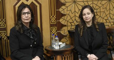 وزيرة الثقافة تؤدي واجب العزاء في الراحل أحمد درويش بمسجد الشرطة.. صور 