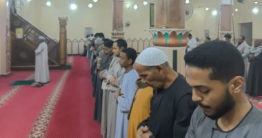 خشوع وسكينة.. صلاة التراويح من المجمع الإسلامي الكبير بسلوا بأسوان.. مباشر