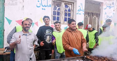 فرحة رمضان فى المنوات.. مائدة إفطار تجمع الأهالى على المحبة.. صور 