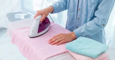 6 أخطاء شائعة فى الكى تقصر عمر ملابسك.. خلى بالك 