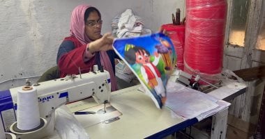 ورش الكسب الحلال فى رمضان.. المخبأ السرى للفوانيس والزينة بالإسكندرية.. يُصدر للدول العربية من أزقة عروس البحر للعالم.. "اليوم السابع" فى معايشة داخل الورشة.. وصاحبها: ورثنا المهنة من أجدادنا.. صور