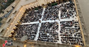 طلاب الأزهر الوافدين خلال مائدة الافطار