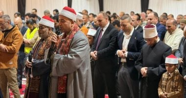 الشيخ طه النعمانى يؤم المصلين فى العشاء والتراويح بحضور وزير الأوقاف.. فيديو