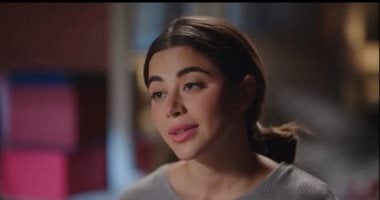 على طريقة يارا السكرى فى مسلسل على كلاى.. إزاى تبرزى جمال بشرتك بالنمش؟