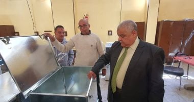 وكيل تعليم الأقصر يتابع تصنيع صناديق امتحانات الدبلومات الفنية