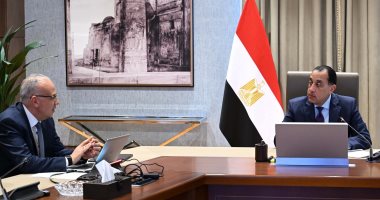 رئيس الوزراء يستعرض مع وزير الرى مستجدات عددٍ من مشروعات الوزارة