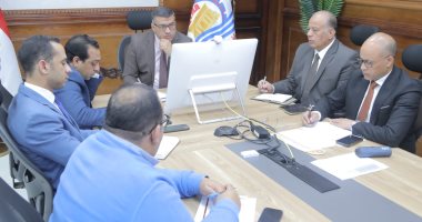 محافظ قنا يشارك في اجتماع مجلس المحافظين.. ويشدد على ضبط الأسواق 