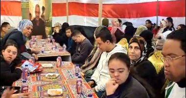 لأول مرة في مصر.. مائدة إفطار لذوي الاحتياجات الخاصة أمام مسجد السيدة نفيسة