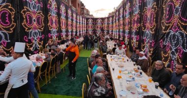 10 آلاف وجبة.. أكبر إفطار جماعى بشوارع قرية الرملية فى الغربية.. صور