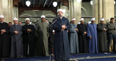 إقبال كثيف على الجامع الأزهر ومشاركة لافتة للقراء الشباب في إحياء التراويح