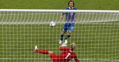 مدفع الإفطار.. بانينكا تاريخية من بيرلو فى شباك منتخب إنجلترا 