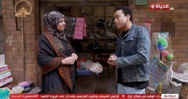 بركة رمضان يحقق حلم العمر.. سامح حسين يهدي سيدة عمرة و50 ألف جنيه