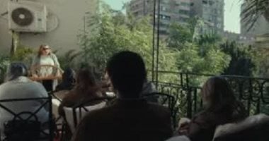 مسلسل اللون الأزرق.. 4 أبراج لا تفضل التواصل على جروبات الواتساب