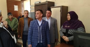 رئيس مدينة أرمنت الجديد يبدأ عمله بمتابعة طريق الرياينة وهبوط أرضى للإنترلوك بالقرى