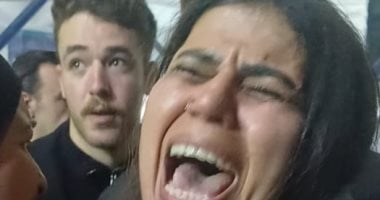 دموع لا تجف.. صرخة أم مكلومة فقدت ابنها في لحظة غدر أمام باب الجامعة