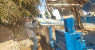 حملات مكثفة لإزالة الإعلانات المخالفة بمركز الفتح فى أسيوط