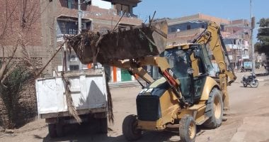 رفع مخلفات قصب السكر المتراكمة وحملات نظافة وتجميل فى قرى الطود بالأقصر