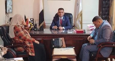 رئيس مركز أرمنت يجتمع بالإدارة الهندسية ويناقش ملفات التصالح بمخالفات البناء.. صور