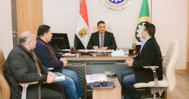 بحث طلبات التصرف الخاصة بمستثمري المنطقة الصناعية في جمصة