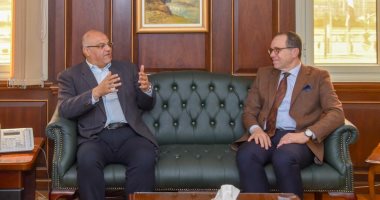 محافظ الإسكندرية يبحث تعزيز النشاط السياحي وزيادة الطاقة الفندقية بالمدينة