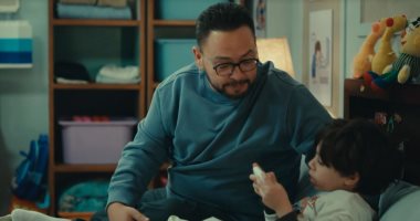 مسلسل اللون الأزرق الحلقة 5.. أدهم يحاول تنمية تفاعل حمزة باللعب معه