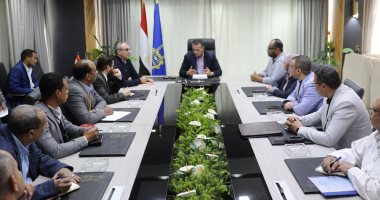 محافظ أسوان يترأس اجتماع ضبط الأسعار ويحذر المتلاعبين