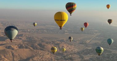 سماء الأقصر تشهد إقلاع 70 رحلة بالون طائر تقل على متنها 1750 سائحا.. صور