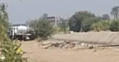 ضبط سيارة تفرغ مخلفات الصرف الصحي بترعة في قوص بقنا