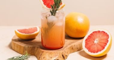 خليه على السلطة أو في وجبة الفطار.. الجريب فروت يعزز مناعتك ومفيد لصحتك