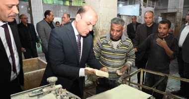 محافظ الغربية يتفقد مجمع مخابز وحدة الصيانة والتدريب ويتابع مراحل إنتاج الخبز
