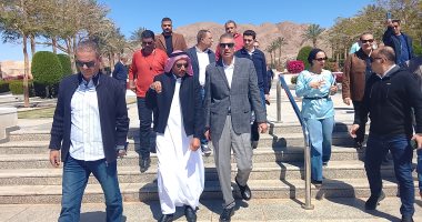 محافظ جنوب سيناء يتفقد ساحة العلم بطابا استعدادًا للاحتفال بالعيد القومي