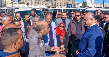 محافظ الإسكندرية فى جولة مفاجئة لتفقد موقف سيرفيس محطة مصر