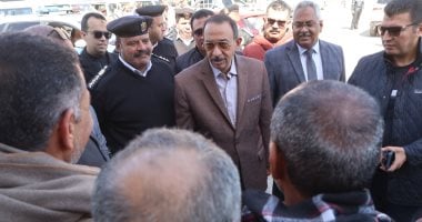 محافظ سوهاج يتفقد سير العمل بمحطات الوقود ومواقف سيارات الأجرة