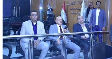 محافظ الأقصر يتابع تطبيق تعريفة السرفيس الجديدة من مركز الطوارئ.. صور