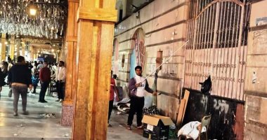 محافظة أسوان تواصل حملاتها ضد الإشغالات فى الأسواق.. صور