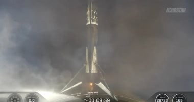 سبيس إكس تطلق قمراً صناعياً تلفزيونياً يزن 15000 رطل إلى مداره