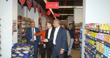 محافظ كفر الشيخ يقود حملة مفاجئة للرقابة على الأسعار بالمنافذ ومحطات الوقود