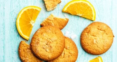 تجهيزات العيد.. طريقة عمل بسكويت البرتقال بخطوات سهلة ولذيذة 