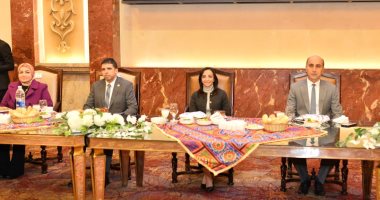 رئيس جامعة دمنهور يشارك حفل الإفطار السنوي لأسرة "طلاب من أجل مصر"