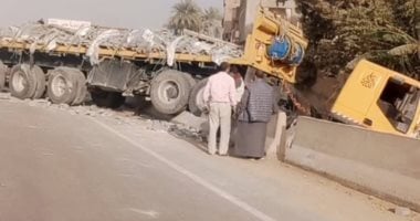 اصطدام سيارة نقل بأتوبيس بالطريق الدائرى