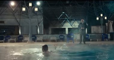 مسلسل اللون الأزرق الحلقة 7.. أحمد رزق يشجع ابنه المصاب بالتوحد على السباحة