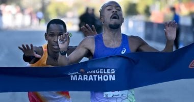 لحظة فوز العداء بالمارثون