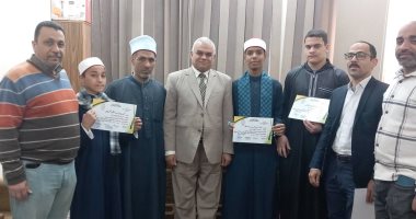 تكريم الفائزين فى مسابقة الطالب المثالى والطالبة المثالية بمنطقة سوهاج الأزهرية
