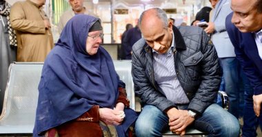 محافظ كفر الشيخ يستجيب لطلب مسنة خلال جولته بالرياض ويوجه بحل فوري لمشكلتها