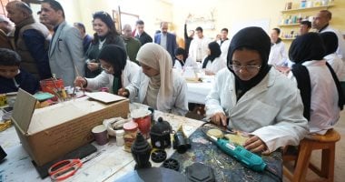إبداع.. أول مركز تدريبى وإنتاجى داخل المدارس الفنية فى أسيوط.. يسعى لإحياء الحرف التراثية داخل المدارس ونربط التعليم الفنى بسوق العمل.. البرامج التدريبية تشمل عدد من الحرف أبرزها الكونكريت والأرابيسك.. صور